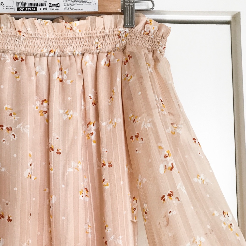 WAYF Off Shoulder Dress in Pink Bouquet Print - Picture 6 of 8